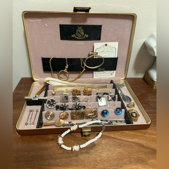 Vintage shields Mens Leather Jewelry Box With Cuff links Tie Pins and more